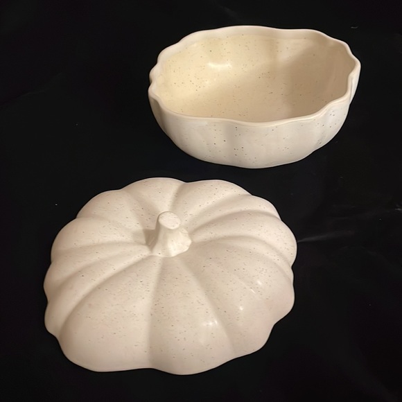 Pumpkin Tureen from Anthropologie. M - Picture 3 of 7